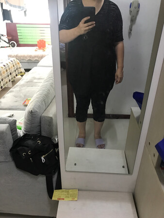 做工很细，没有线头，重点是显瘦，非常适合胖人穿，买了两件，都很满意