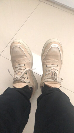 外观颜值：什么呀 这鞋就刷了一次就掉色了