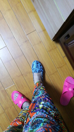 鞋子收到了，非常喜欢，质量不错。谢谢快递小哥辛苦了！