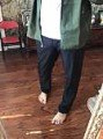 做工好，面料摸起来很舒服，尺码准穿在身上很合适，颜色也和图片上的一样，没色差我很满意。