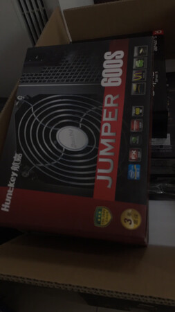 i3华硕套装，蓝宝石RX580白金板显卡，海盗船DDR2400  8G内存，intel固态m.2硬盘，九州风神玄冰400，三星27寸液晶显示器，航嘉600W电源，质量都特别好，鲁大师跑分26万多分，价格才4000元，节约用电！开机启动特快，很满意！