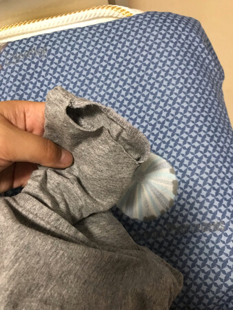 物流慢，衣服脏，怀疑别人穿过的，衣服还是破的