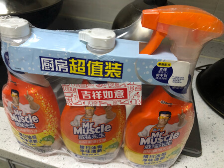 洗厨房一直是我最头疼的事，幸好有威猛先生帮我，要不然更不愿意洗厨房