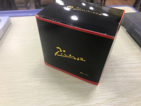 正品无疑的，写字手感很棒，凹槽设计很有意思