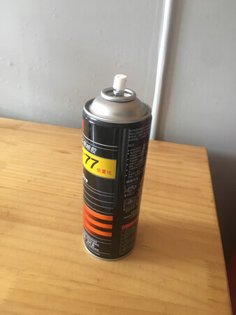 物流速度快很给力，能和京东自营相媲美了。
胶水粘力很牛，几乎啥东西都可以粘上。叫线槽都给固定的很牢固。赞一个