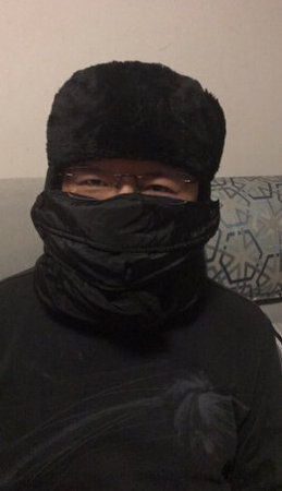 帽子暖和，很舒服，而且设计的很贴心很人性化。，保护了脖子，又不影响活动。