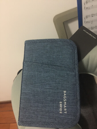 很好，质量不错，给儿子出国用，也可以当皮夹钱包用