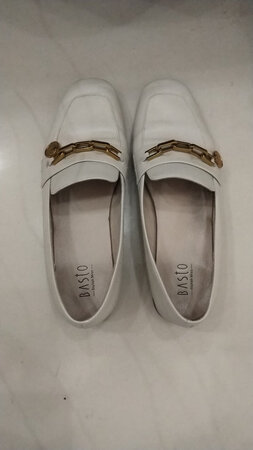 外观颜值：大方简洁
材质手感：质感好
舒适度：舒服
尺码大小：合适
做工细节：精良