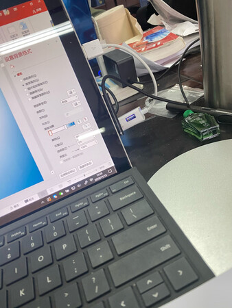 第三次在京东上买了 自己用着可以 给两个朋友各推荐一个 连上网 用起来杠杠的…… 宽带真香??????