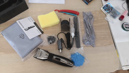 看得出卖家的诚意，一大堆的赠品。还没用，但看着出配件材料有点软。电机的声音不大，应该可以。但是我建议厂家把产品做得更实在，花俏的东西减少点。我更希望有好的产品，而不是一大推质量粗糙赠品。支持国货。