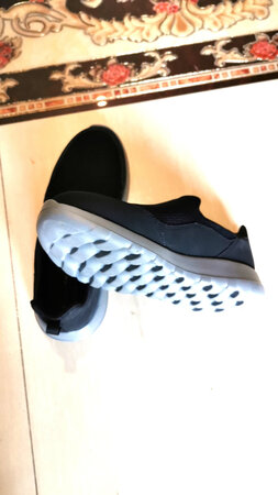 舒适度：鞋底软轻，穿上很舒服
尺码大小：刚好合适