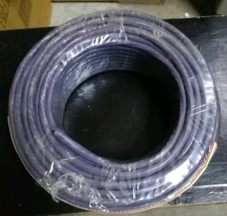 网线很粗，比街上卖的粗很多，六类果然质量更好，一分钱一分货，以后再也不用五类网线了