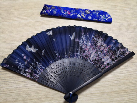 太喜欢啦！扇子非常精致漂亮，图案设计也是我爱的！非常感谢～很满意的购物体验！