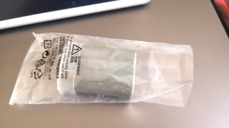 这个包装能证明他是未拆封是正品嘛，我很疑惑。