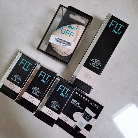 看了李佳琦推荐来的?，物流很快，包装完好，双十一价格优惠，还送了很多赠品，瓶身设计简单大方，刚到货就试了下，很惊艳的感觉，毛孔瞬间被抹平了(我是混合皮T字部位毛孔粗大)，不卡粉不假白，很服帖遮瑕和妆感都很不错，对于这个价位来说，已经相当不错了，好评～值得大家入手种#