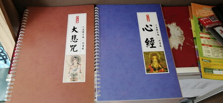 书本质量不错，字体颜色清楚，还好