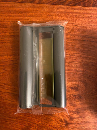 京东物流很快，收到后马上使用了非常不错,打印照片速度也很快。照片打印机可以说是目前家用操作最简单的,可以无线连接手机,可以打印手机照片。打印照片必须使用原装相纸,打印原理是热升华,保存时间久不会退色。照片打印机是四色打印，分别是黄、紫、蓝、白。