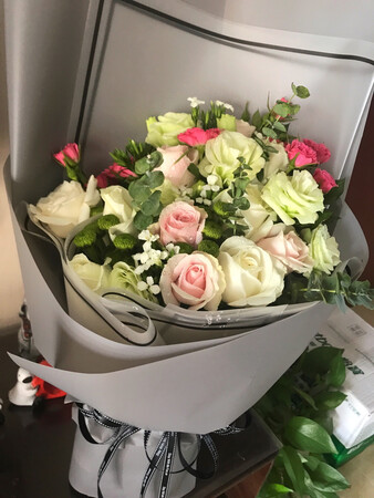 很好，鲜花收到。老婆很喜欢