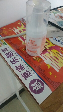 这个产品以我个人的体验来说，那是分唱的好，首先我个人呢，是过敏体质，自从用了这个维生素E乳之后，感觉效果真是非常的好，皮肤瞬间就不痒了，第二天早上醒来发现红肿和脓包也已经消退了好多，皮肤也变得油腻有光泽，持续用了一段时间以后，过敏红肿的地方真的完全变好了，一如既往地好，还会一直购买