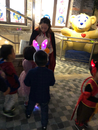 可爱好看 晚上万圣节当兔先生用的 很不错 送货速度也很快