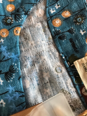 质量不错哦，棉质的面料非常舒适，做工也不错，比商场便宜很多，总体来说物有所值，唯一就是颜色有点差异，和网上图片有一些区别，特别是大花色系的，号很肥大，要是不太胖的就要注意选择小的号的啦！
