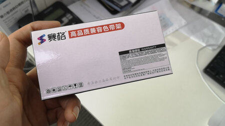非常好用的打印色带，不脱色上色均匀，赶上打折还是比较实惠的，便宜的色带对机器针头有损坏，图便宜不划算，还是买正规品牌的有质量保证，就是希望厂家能多出些颜色，比如紫色，蓝色之类的颜色，总之还会继续购买的。