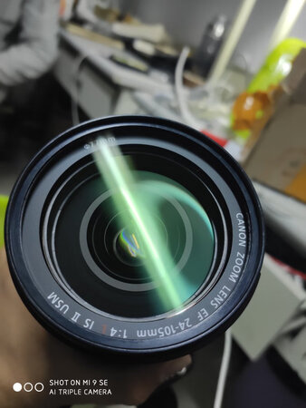 第一次使用USM镜头，L级镜头成像质量就是高，虽然用在700D上，也是鸟*换炮。
一直担心镜头是否全新的问题，收到货后录制开箱视频。结果发现完全不用担心，新镜头特有的味道不会说假话。触点极轻微的划痕，估计是出厂检测所致。
双十一之前买的镜头，卖家承诺双十一价格保护，现在也在热情的安排退款。给卖家点赞。