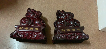 发两只一样的能不能用点心。明天要送人了。现在怎么搞？哎超级差评