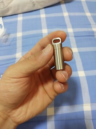 东西不错，挺沉的，还有小挂件和钥匙扣，质量没的说，杠杠滴好呀(●°u°●)? 」