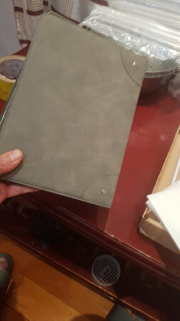 宝贝收到了，非常满意，质量杠杠滴，赠品钢化膜也很好，一贴就好没气泡，物流很快，客服很热情，这次购物十分满意。钢化膜的手感太好了，十分灵敏。。。。。。。。。。。。。。