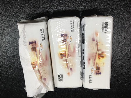 顺清柔厨房用纸吸干水分较差、只是纸不皮实，太软了、价格较为实惠、