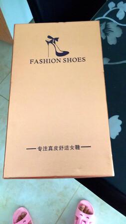 外观颜值：漂亮、
材质手感：舒服
舒适度：很好
尺码大小：合适
做工细节：精致