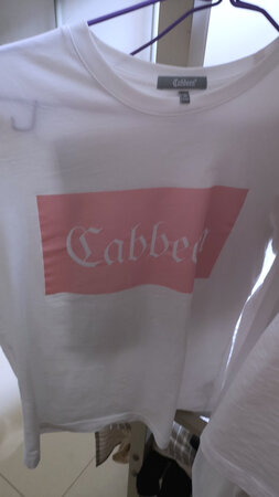 短袖，衬衫，外套啥的都买的卡宾，衣服料子质感很好，码位很合身，超赞！