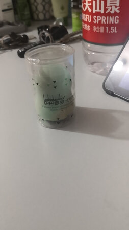 东西用写还行吧，这个毕竟算消耗品，只要涂在皮肤上够细腻就可以了，我觉得100以里的化妆棉没什么区别，大家可以购买，这款价格也不算贵，多买还可以优惠，用这个擦粉底，涂修容笔，bb霜等等吧，都挺好用了，用化妆水清洗就可以反复使用