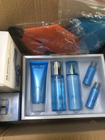 服务态度很好，差个眼霜又补给我了！给个好评