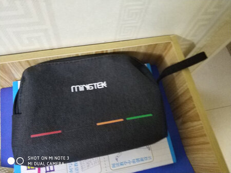 包质量不错，看着挺简约的用了。