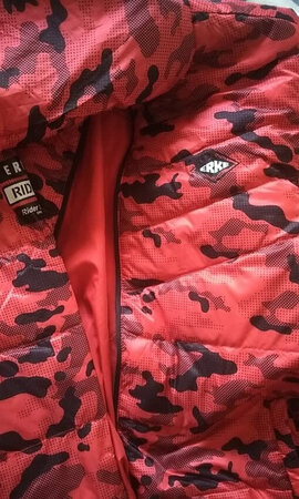 不错不错，京东商城快递速度很好！衣服裤子价格美丽，值得推荐购买！非常不错！开心的购物！！！！