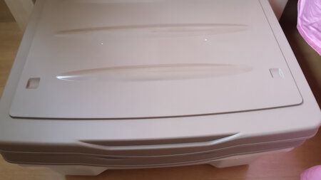 容量大小：不是特别大
厚薄程度：厚度是多少？摸着还好
实用性能：不错
商品材质：塑料
其他特色：品牌的