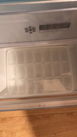 还挺厚实的，虽然还没有饺子放里面，先把饺子盒放冰箱。