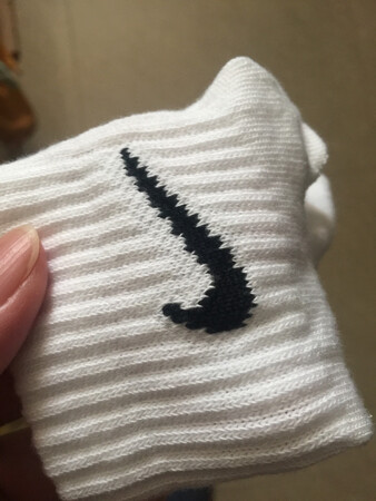 第一次看到logo里面是这样处理的，穿过好几种耐克的袜子，没见过这样的。