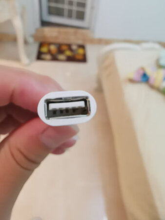 屏幕效果：OK
散热性能：OK
轻薄程度：OK
外形外观：OK
运行速度：半OK
其他特色：小配件非常差，比如转接头，真的是渣，*都插不进去