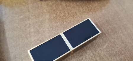 产品质感：质感还不错
产品颜色：颜色不错
持久效果：效果还行
滋润效果：滋润效果很好
适合肤色：适合