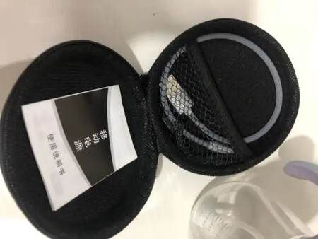 电量持久耐用，设计很人性化，包装很正，手感不错，充电速度很快，样子萌萌哒很可爱。电量足。手机可以充3-4次，电量很赞。小巧方便携带，卖家送的这个收纳盒真的是很喜欢。喜欢的赶紧入手吧