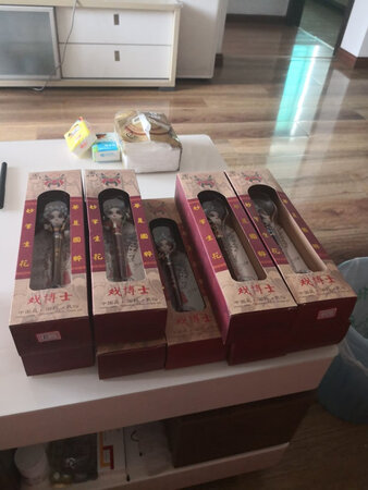 做工还不错，外包装和内包装略显平庸，总体而言还算价格合理吧。保持一贯风格给好评吧