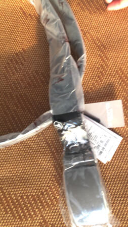 昨天刚买的，今天就收到了，京东快递就是很快，看着皮带还真是不错，挺喜欢的，这是买来送人的，忍不住自己也给下手一条，应该是真品，摸着很舒服，很精致，朋友也说好，马上看完就下手一条，趁着双十一活动，好便宜，买之前看了好多家，还是觉得这家比较好，果然，不出所料，真是好喜欢