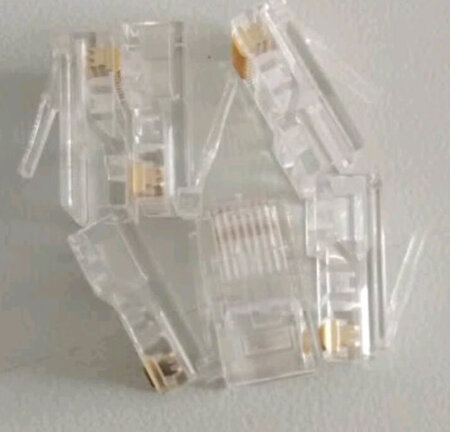 产品质量：比普通水晶头质量更好，一分钱一分货。
外形外观：很结实，不会断裂。