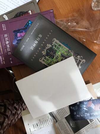 我就想问，送的东西喃？就这几张纸？勋章什么的看都没看到