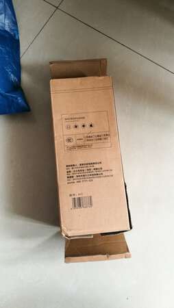不是京东自营的，广州发的货，三天时间到货。打开就是这种状态，像是被人用过的。
最后选择退货了。