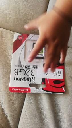 是正品，很好的，在地方买一张的钱，可以给他家买三张多了，里面音乐太多，我是买来装行车记录仪的，拿拷贝出来太慢了，22G