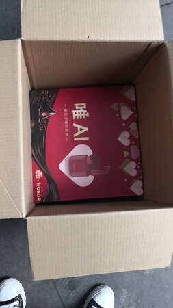 做工质感：好
续航能力：一般
就是太浪费包装盒了，哈哈但很喜欢，红的好正，提前感受到圣诞节了